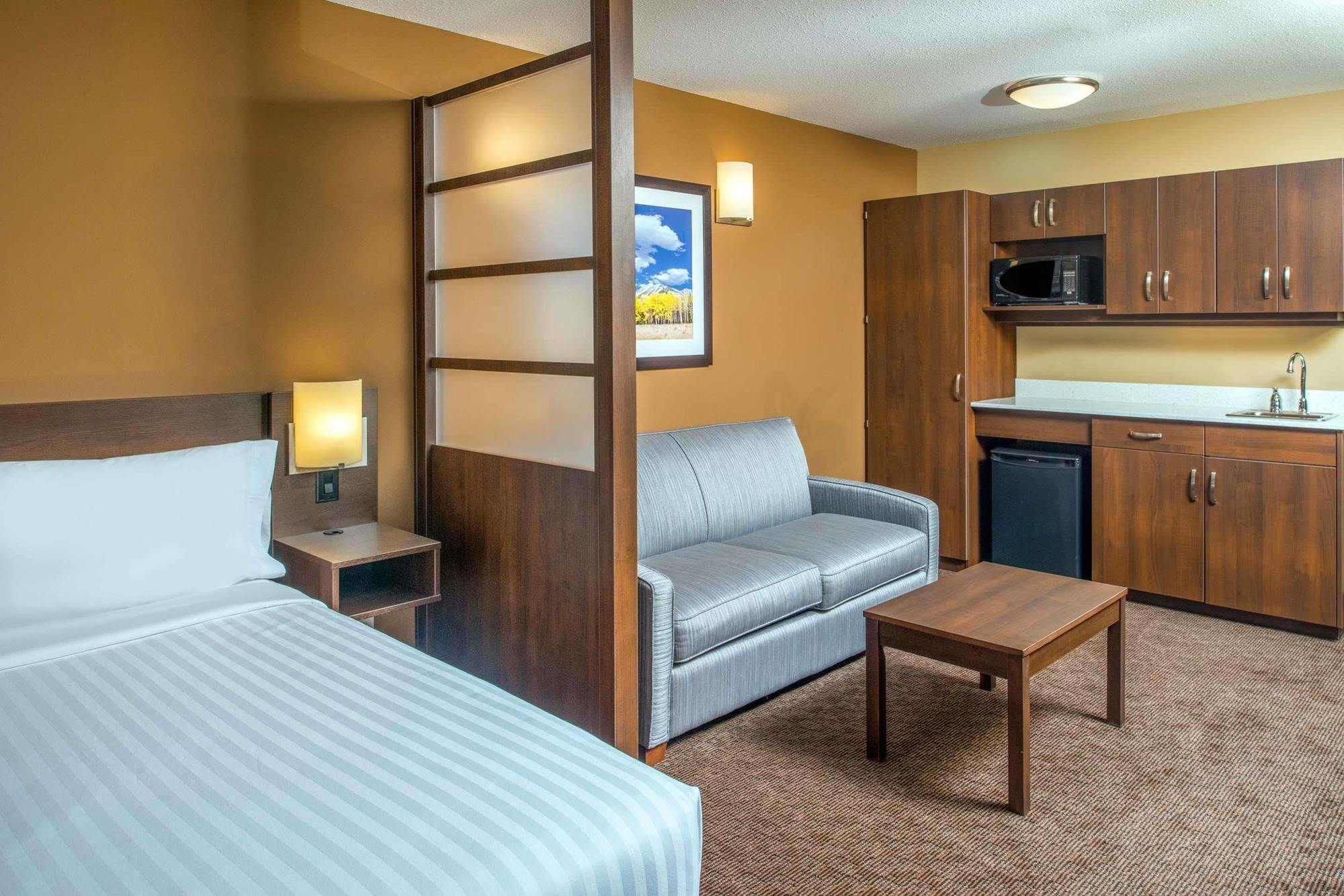 Microtel Inn & Suites By Wyndham Ред Дир Экстерьер фото